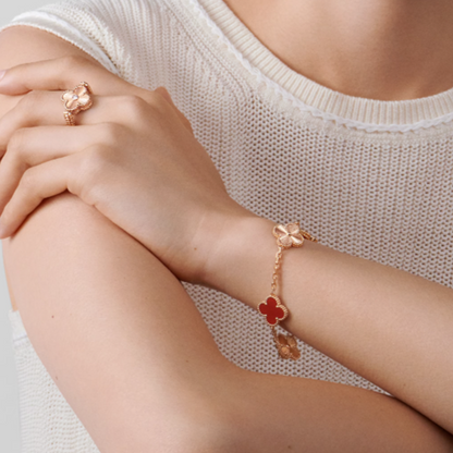 CLOVER | Rotes Roségold Guilloché Armband